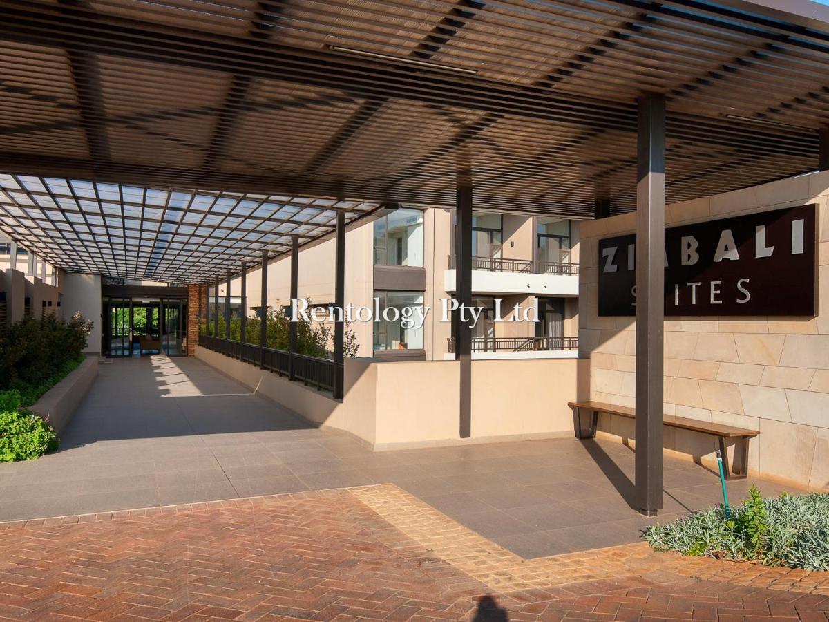 Striking 2 Bed Zimbali Sea-view Apartment *
